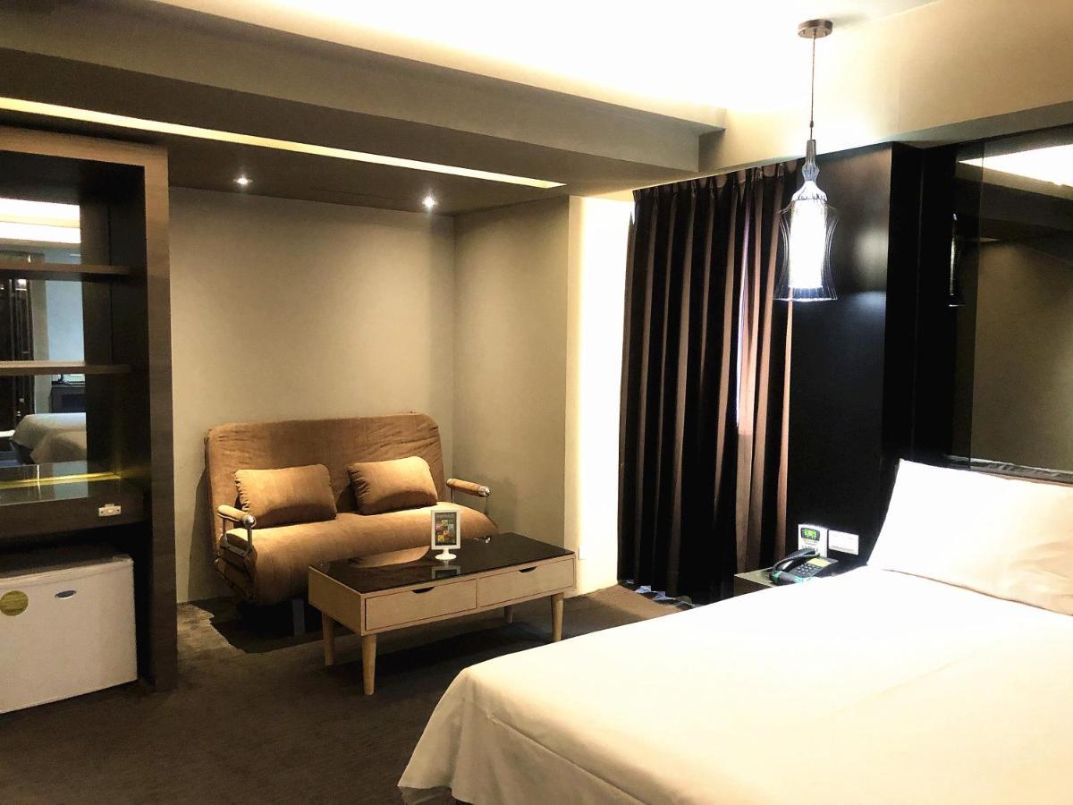 Kiwi Express Hotel - Jiuru Rd Kaohsiung Buitenkant foto