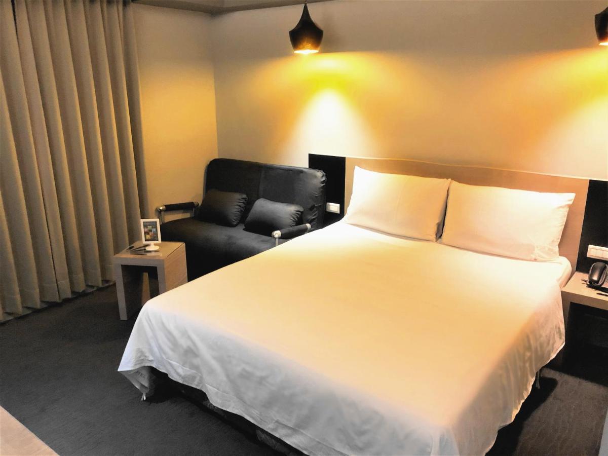Kiwi Express Hotel - Jiuru Rd Kaohsiung Buitenkant foto