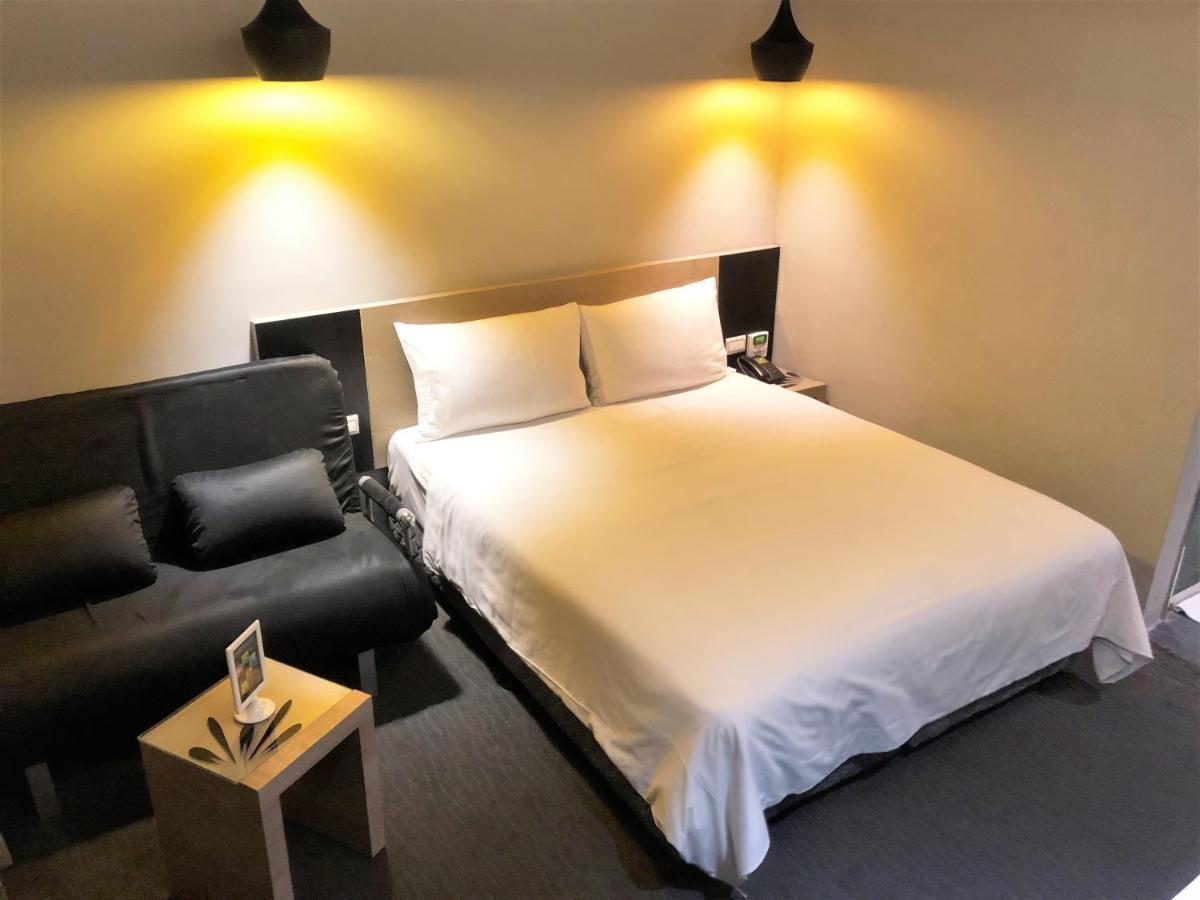 Kiwi Express Hotel - Jiuru Rd Kaohsiung Buitenkant foto