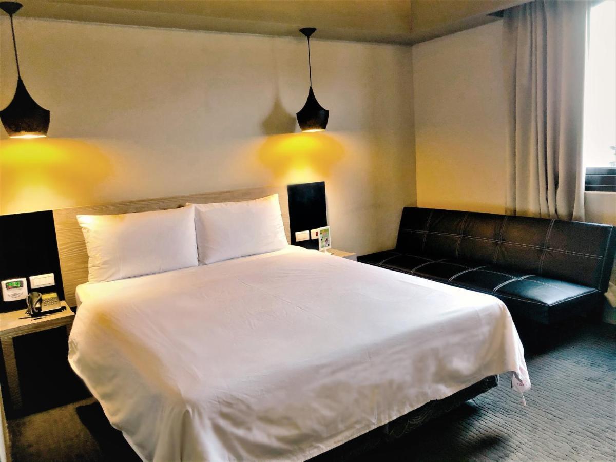 Kiwi Express Hotel - Jiuru Rd Kaohsiung Buitenkant foto