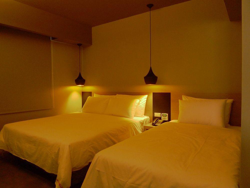 Kiwi Express Hotel - Jiuru Rd Kaohsiung Buitenkant foto