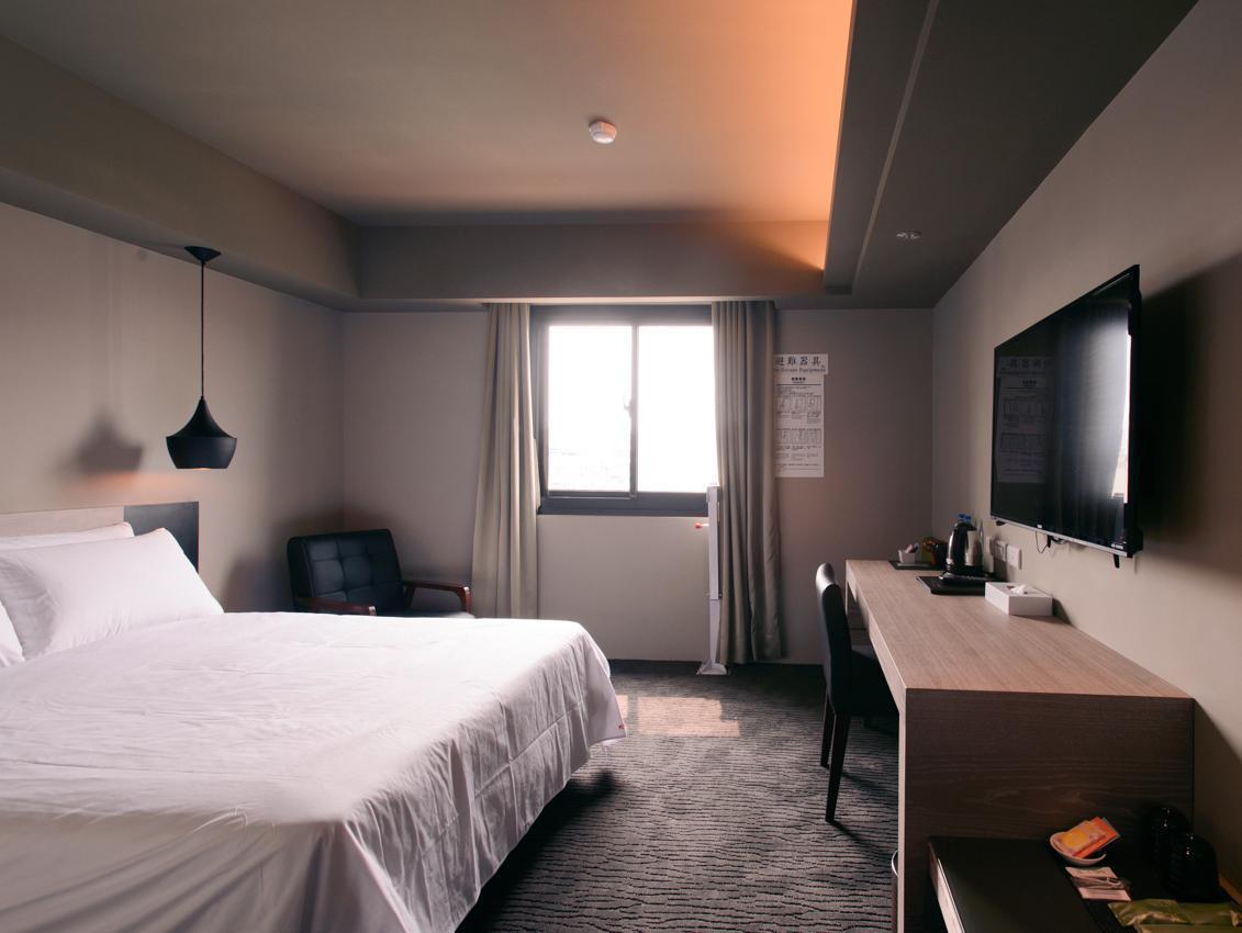 Kiwi Express Hotel - Jiuru Rd Kaohsiung Buitenkant foto