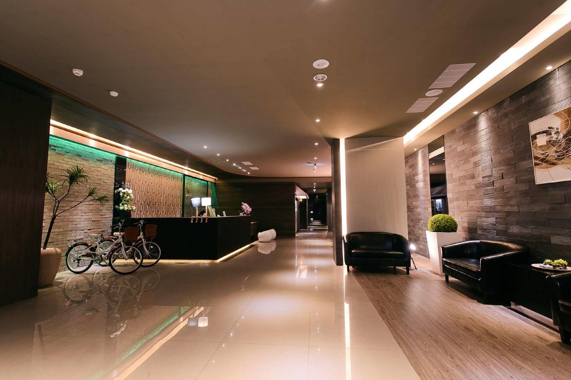 Kiwi Express Hotel - Jiuru Rd Kaohsiung Buitenkant foto