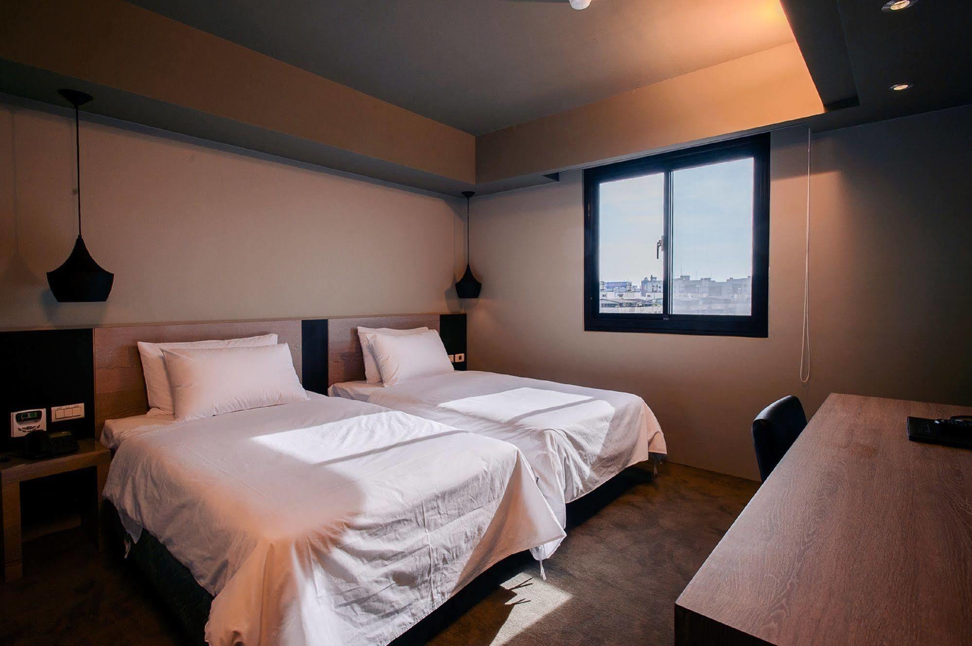 Kiwi Express Hotel - Jiuru Rd Kaohsiung Buitenkant foto