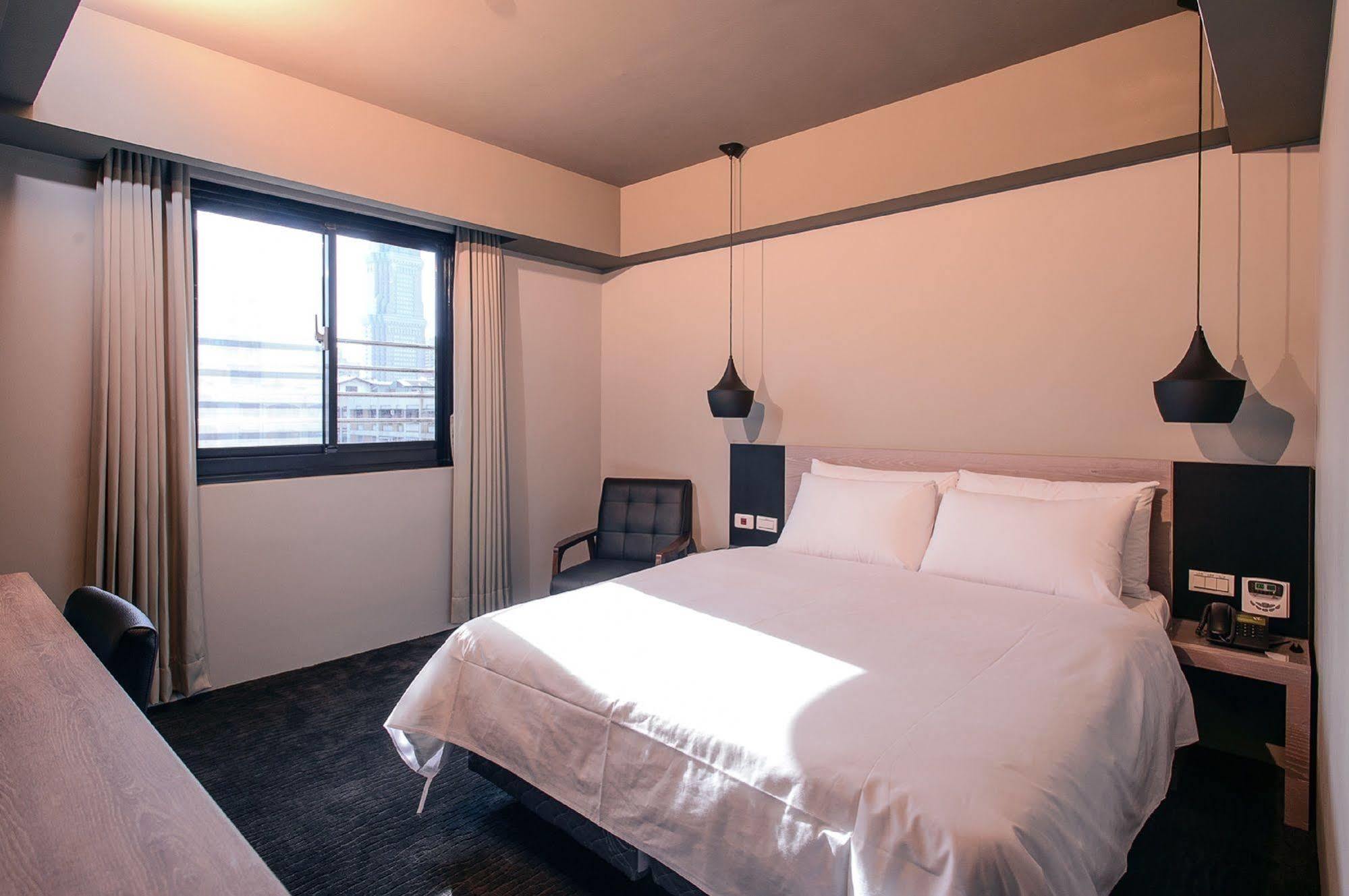 Kiwi Express Hotel - Jiuru Rd Kaohsiung Buitenkant foto