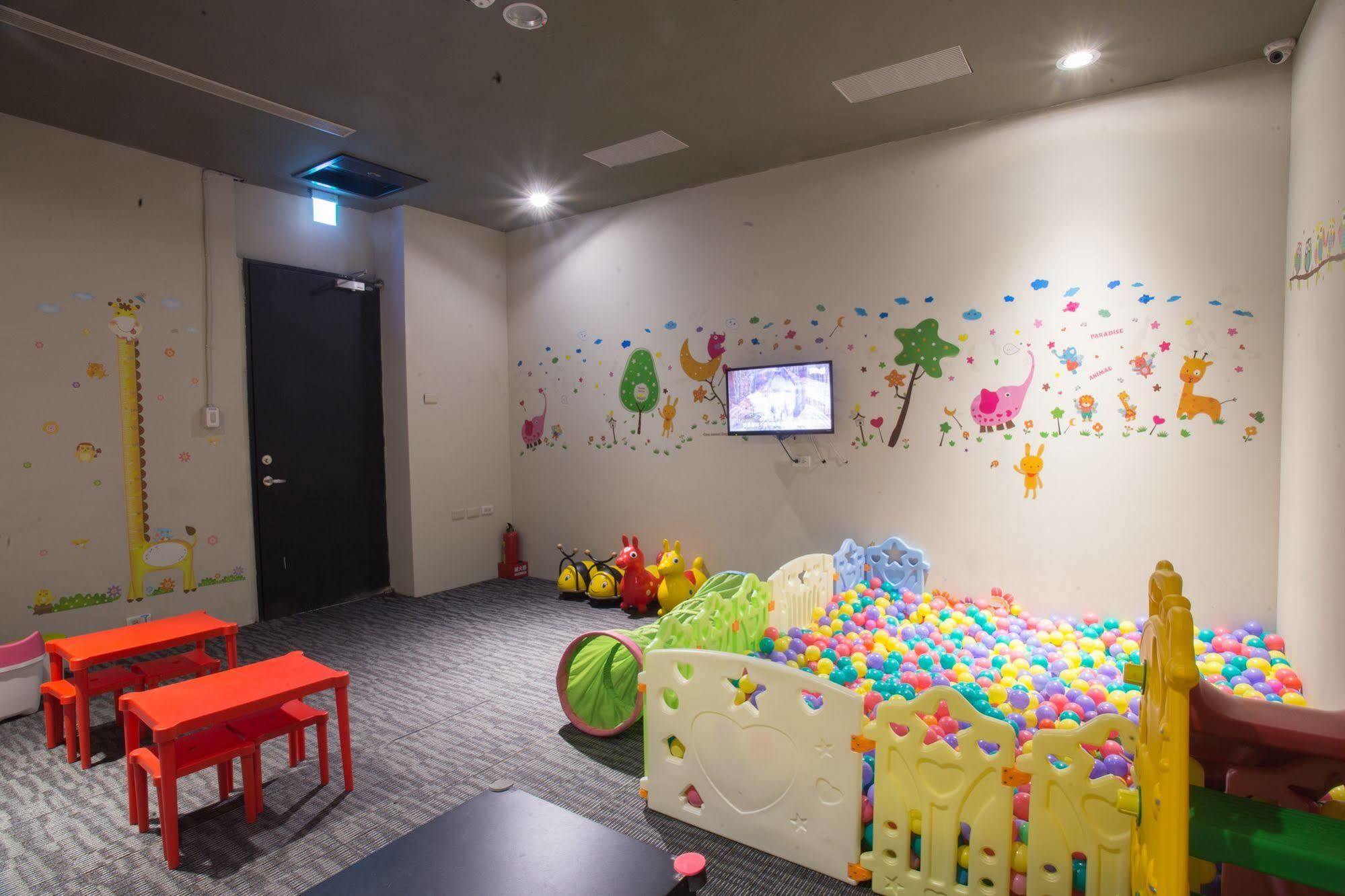 Kiwi Express Hotel - Jiuru Rd Kaohsiung Buitenkant foto