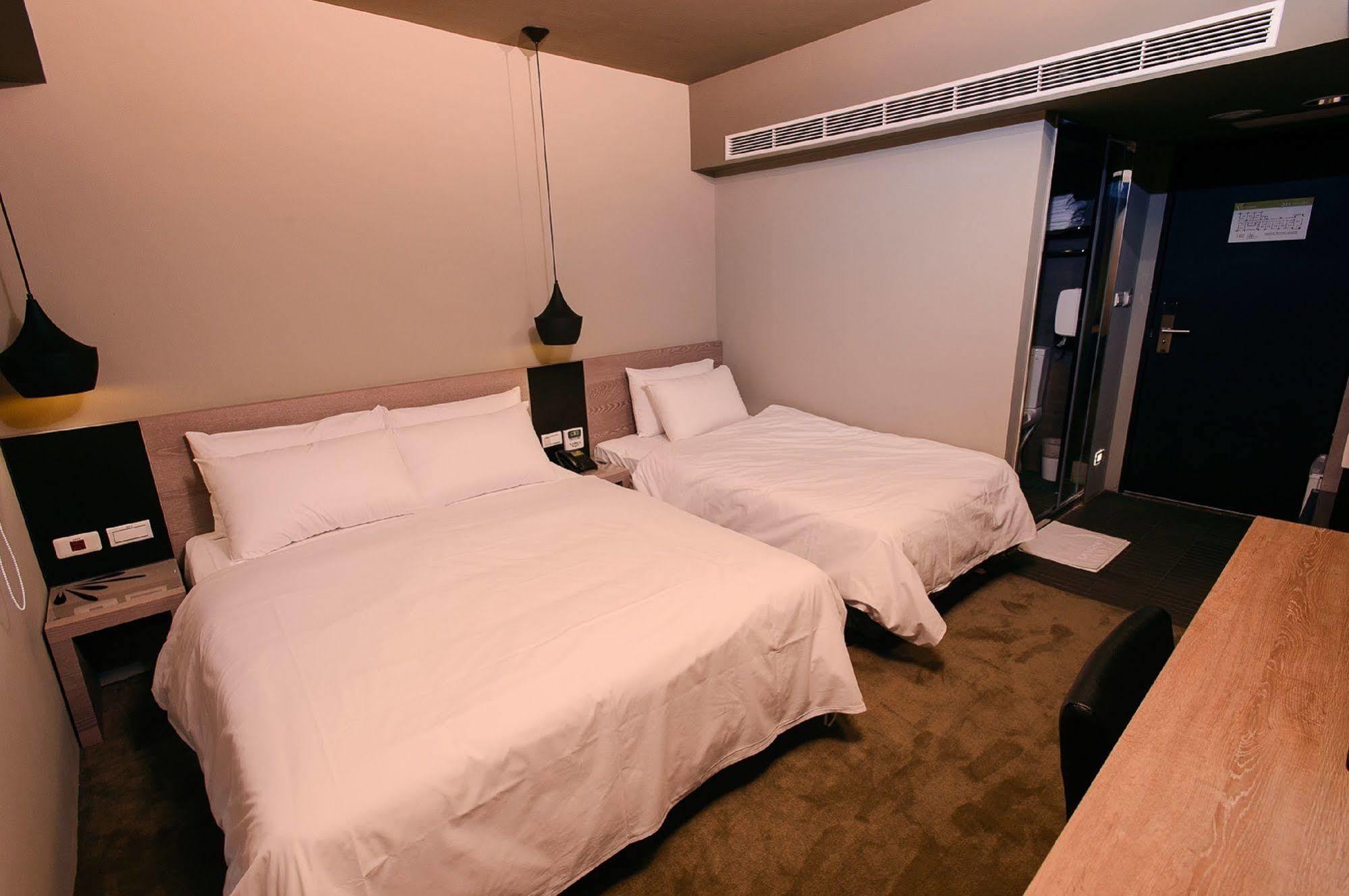 Kiwi Express Hotel - Jiuru Rd Kaohsiung Buitenkant foto
