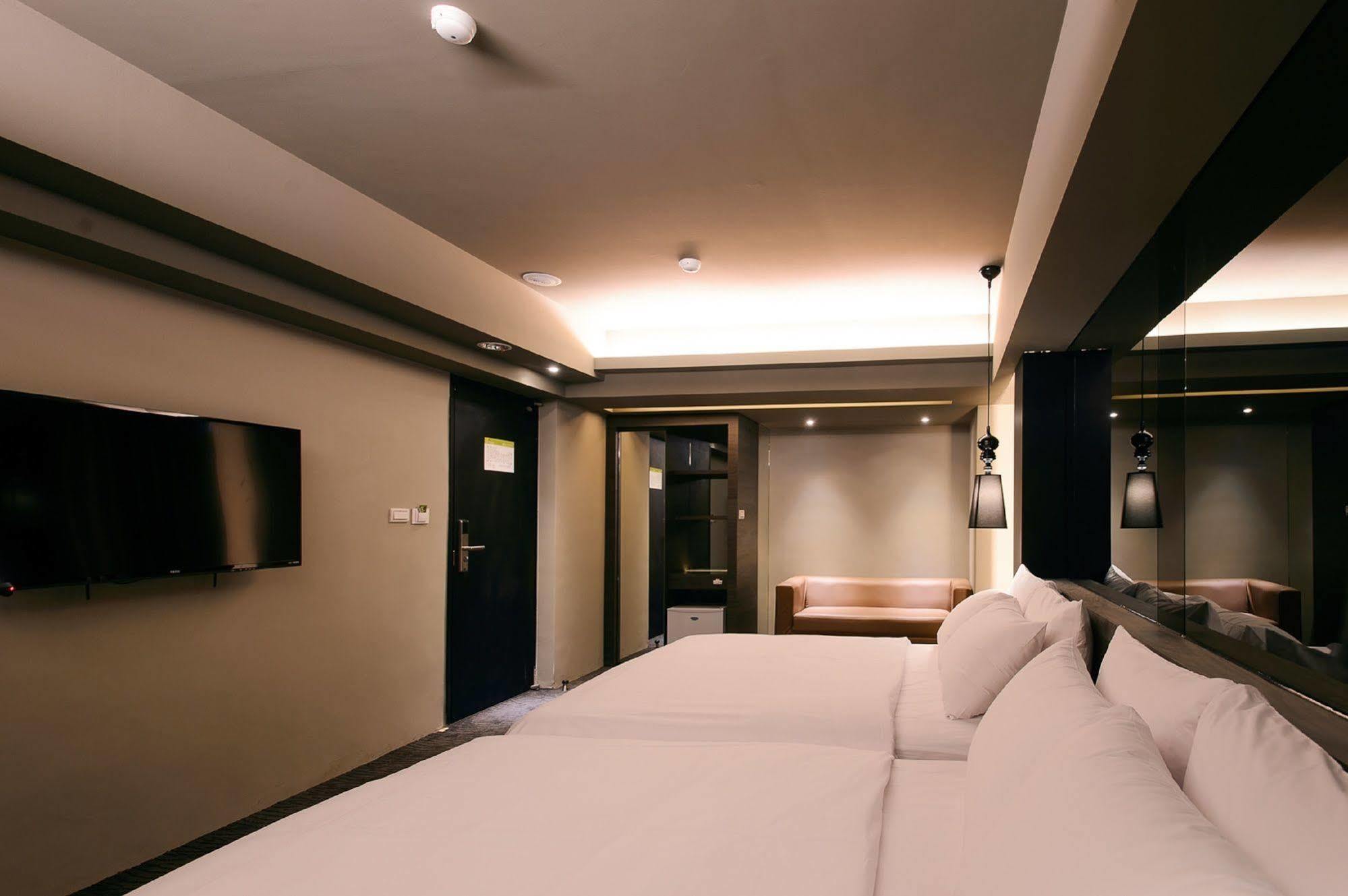 Kiwi Express Hotel - Jiuru Rd Kaohsiung Buitenkant foto