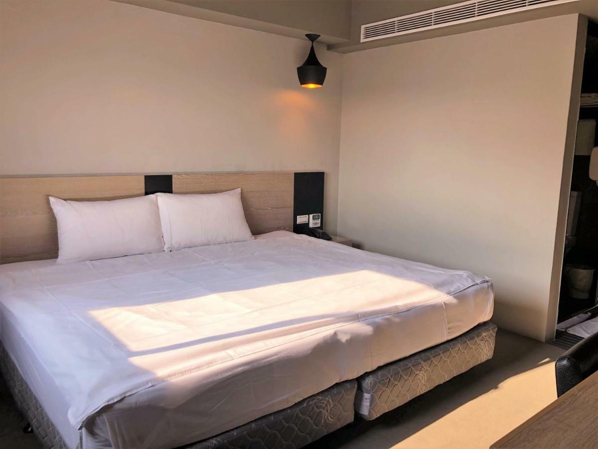 Kiwi Express Hotel - Jiuru Rd Kaohsiung Buitenkant foto
